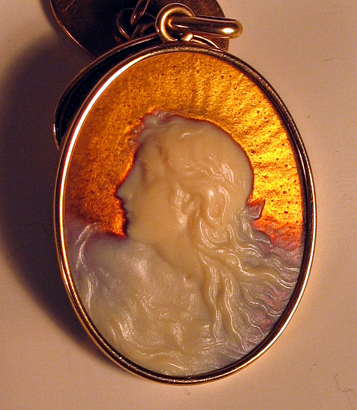 RENE LALIQUE 18K GOLD GLASS PENDANT ART NOUVEAU WOMAN