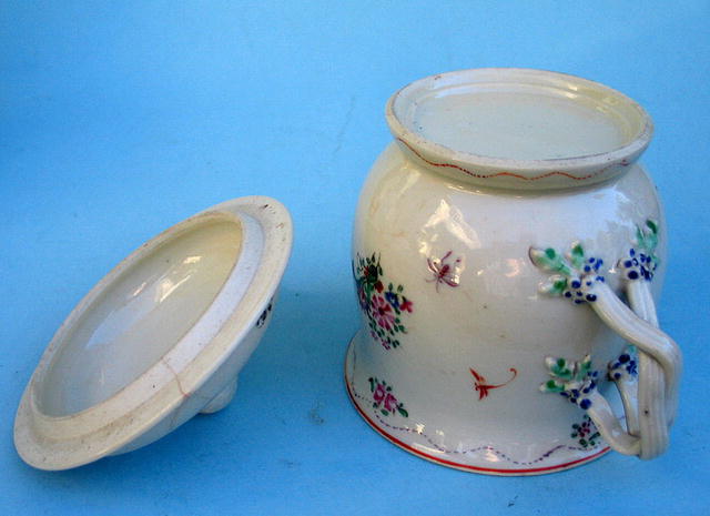 CHINESE EXPORT HANDLED MUG INSECTS COVERED LID
