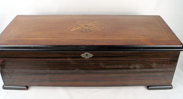 FINE SWISS MUSIC BOX 12 AIR TUNES SIDEWALKS