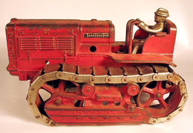 ARCADE INTERNATIONAL TRACTRACTOR CAST IRON TRACTOR