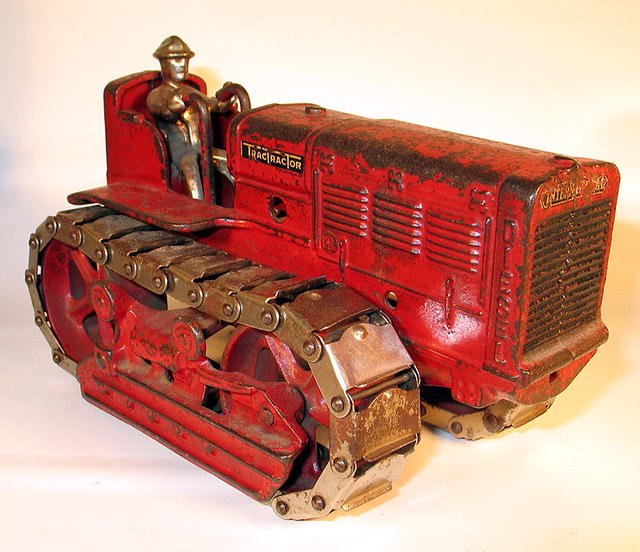 ARCADE INTERNATIONAL TRACTRACTOR CAST IRON TRACTOR