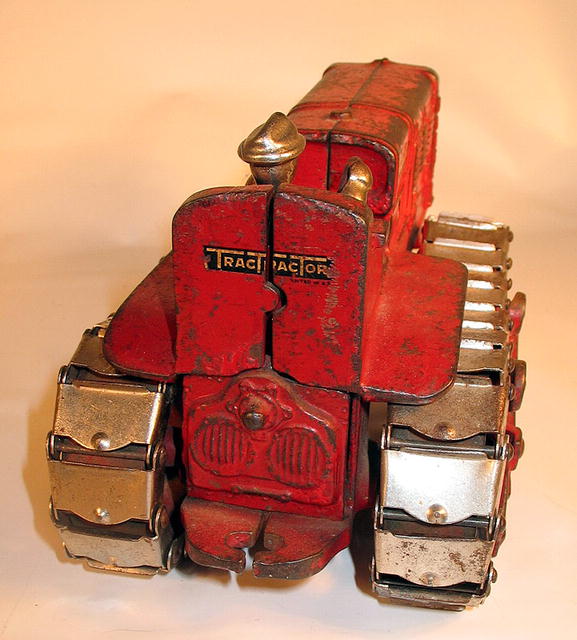 ARCADE INTERNATIONAL TRACTRACTOR CAST IRON TRACTOR