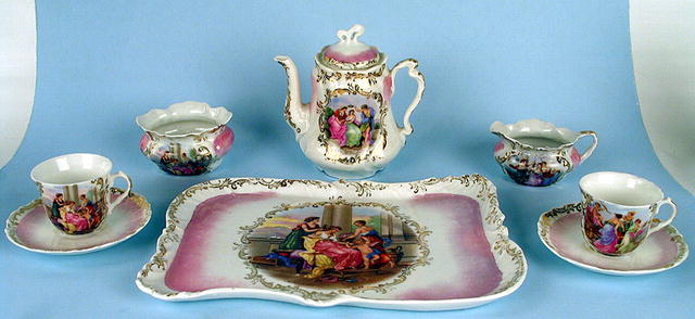 FABULOUS CHILD OR DOLL TEA SET CLASSICAL ROYAL VIENNA