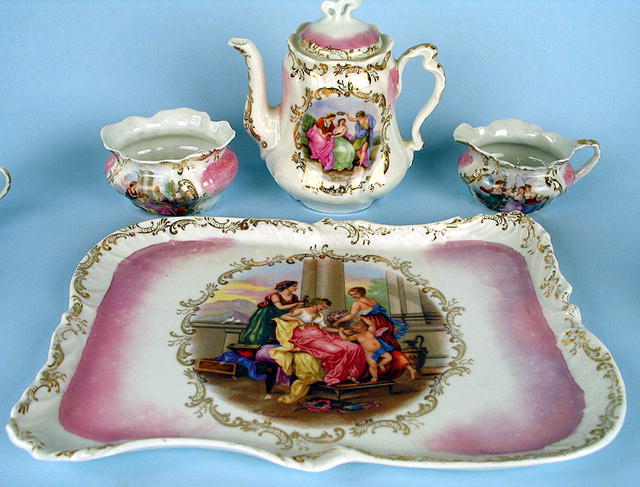 FABULOUS CHILD OR DOLL TEA SET CLASSICAL ROYAL VIENNA