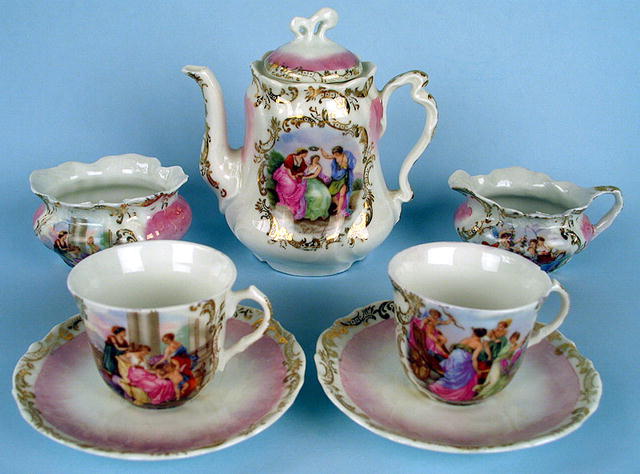 FABULOUS CHILD OR DOLL TEA SET CLASSICAL ROYAL VIENNA