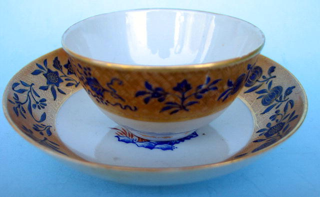 18th/19th C CHINESE TEABOWL AND SAUCER KAKIEMON STYLE