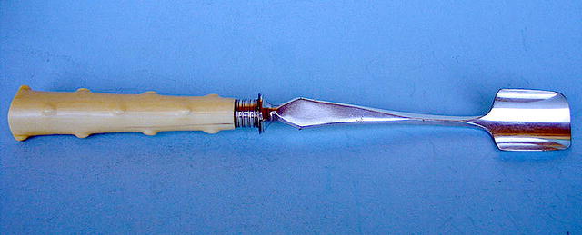 INTERESTING IVORY THORN HANDLED CHEESE BALLER NEAT SHAP