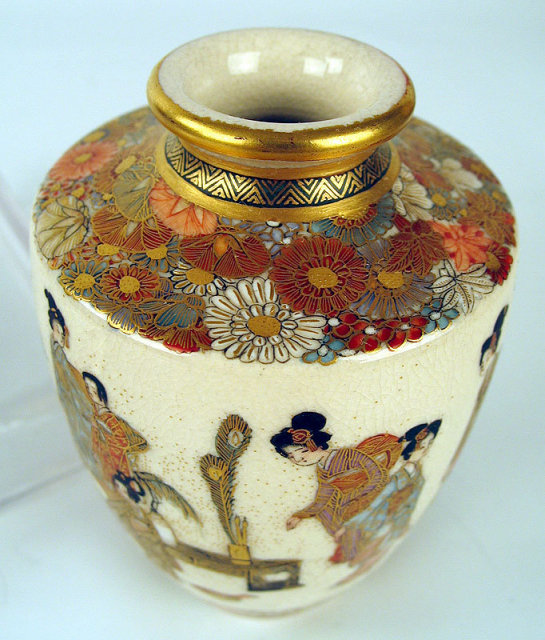 SIGNED KINKOZAN JAPANESE MEIJI SATSUMA VASE GEISHAS IKEBANA