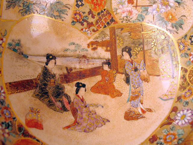 NICE JAPANESE MEIJI SATSUMA BOWL WITH GEISHA