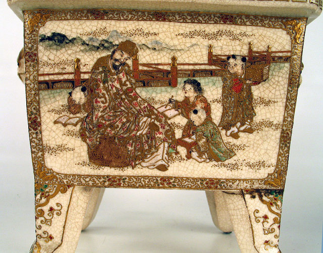 FINE JAPANESE EDO / MEIJI SATSUMA KORO WITH SHI SHI DOG COVER.
