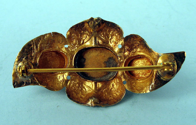 FINE VICTORIAN 14K BROOCH 3 GARNET CABOCHONS