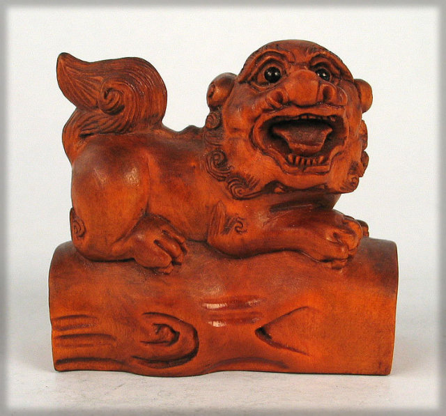 FINE CHERRY WOOD JAPANESE MEIJI NETSUKE SIGNED FOO FU OR SHISHI DOG
