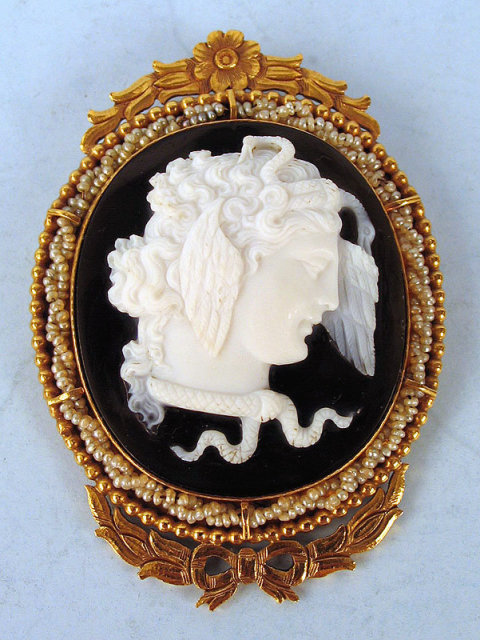 STUNNING BLACK WHITE SARDONYX CAMEO MEDUSA BY CASTELLANI VICTORIAN 14K GOLD PEARLS AWESOME FRAME