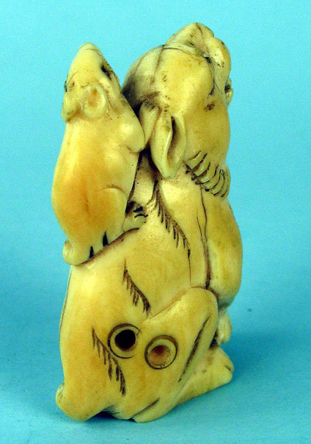 JAPANESE MEIJI RAT ON TIGERS BACK NETSUKE IVORY