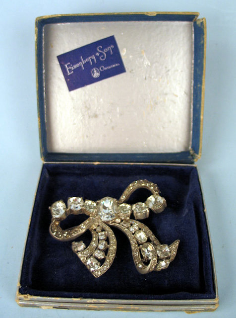 FINE EISENBERG LARGE BOW PIN / BROOCH IN ORIGINAL BOX