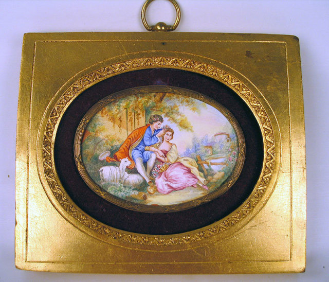 ANTIQUE SWISS ENAMEL PLAQUE WELL ENAMELED OVAL COURTING SCENE 1800S