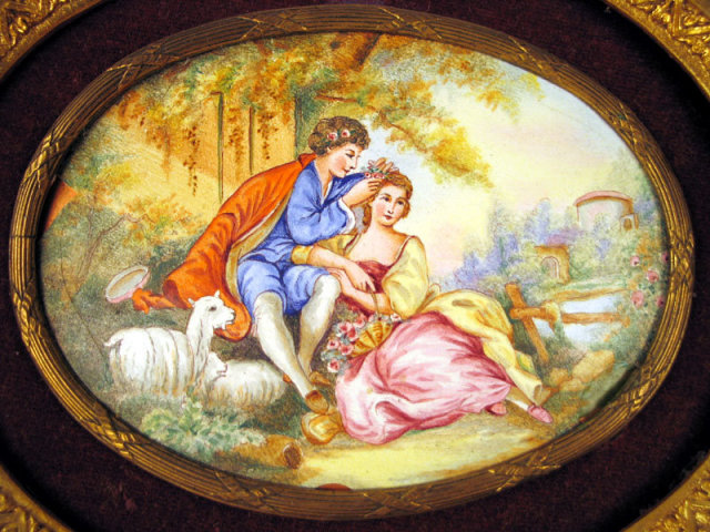 ANTIQUE SWISS ENAMEL PLAQUE WELL ENAMELED OVAL COURTING SCENE 1800S