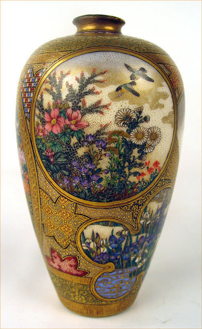 Stunning Satsuma Miniature Meiji Japanese Masterpiece Rooster Vase