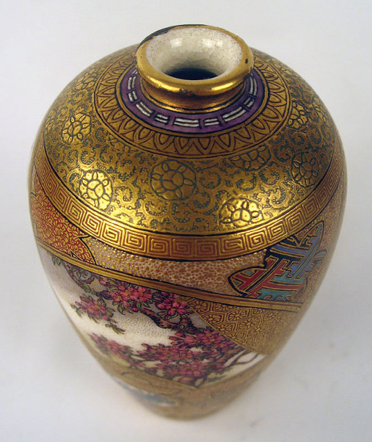 Stunning Satsuma Miniature Meiji Japanese Masterpiece Rooster Vase