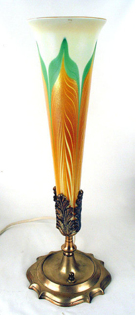DURAND QUEZAL TIFFANY SILVERED BRONZE LAMP W TRUMPET HOOKED FEATHER GLASS SHADE