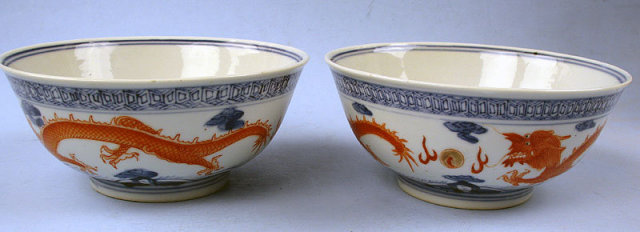 Fine Chinese Qing pair of Dragon Bowls 4 Toed Qianlong