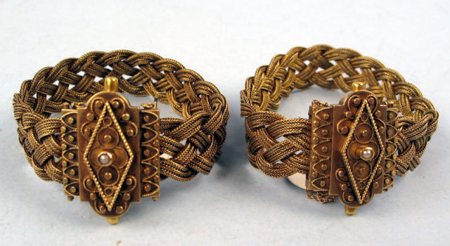 Excessively Rare Matched Victorian 14K Gold Mesh Bracelets