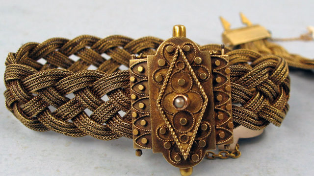 Excessively Rare Matched Victorian 14K Gold Mesh Bracelets