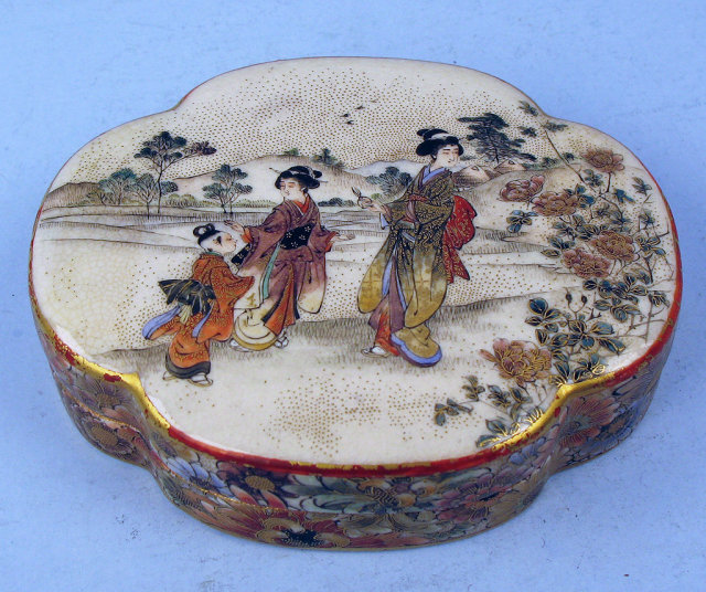 Quality Japanese Meiji Satsuma box signed Seikozan