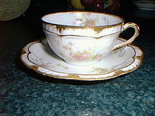 Haviland Limoges teacup & saucer, Schleiger 57G, roses & gold trim