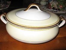 Haviland Limoges Round Covered Vegetable, Schleiger 278