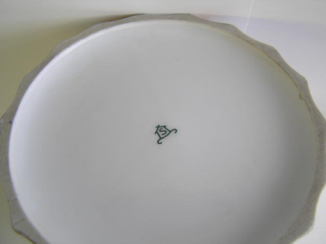 Bros Schoenau Huttensteinach Urn Vase