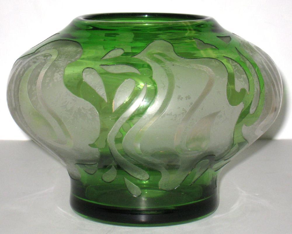 Honesdale American Art Nouveau / Art Deco Cameo Glass Vase