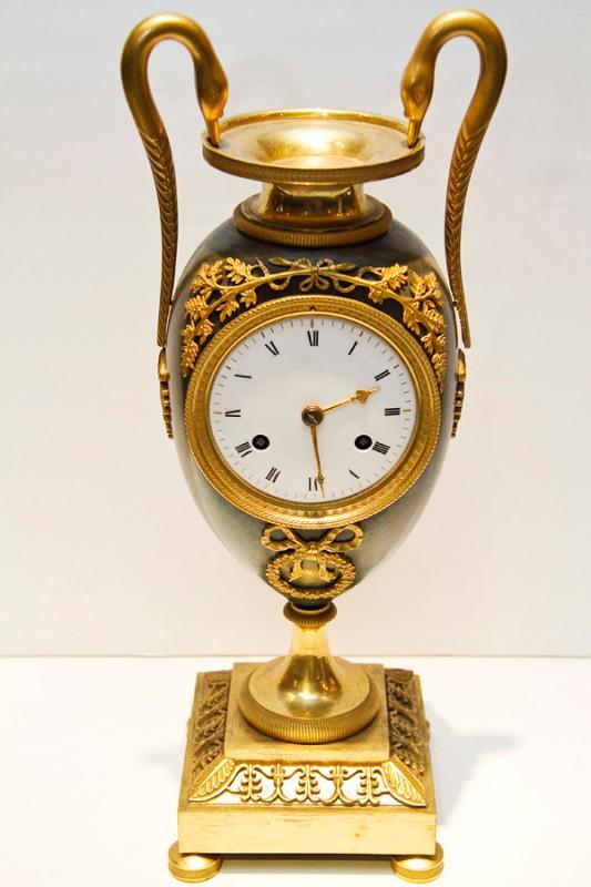 Antique French Empire Period Ormolu Bronze Striking Mantel Clock