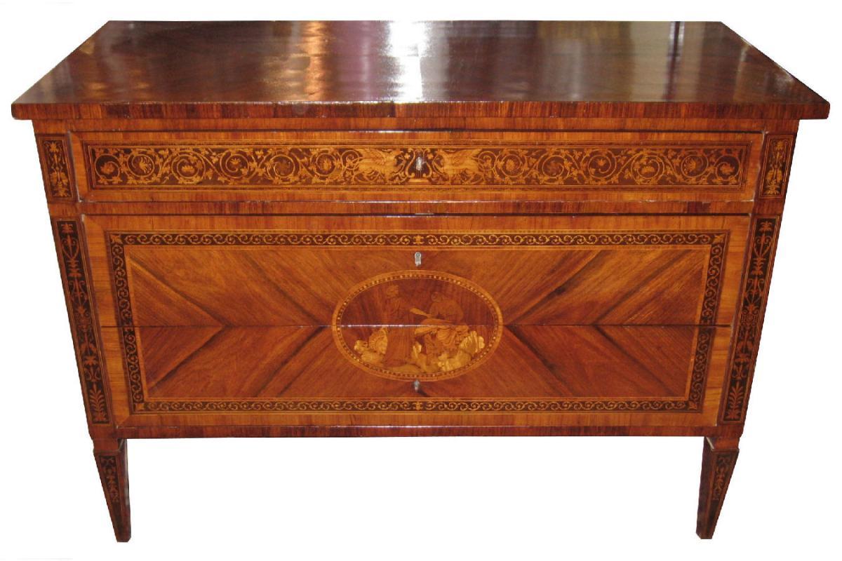 Antique Italian Neoclassical Chest of Drawers in Manner of Giuseppe Maggiolini