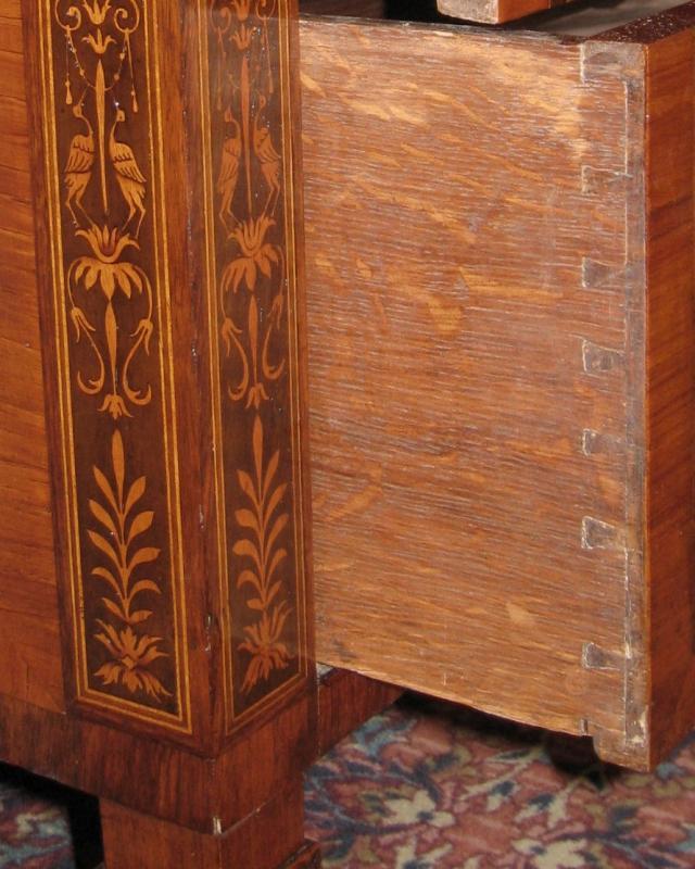 Antique Italian Neoclassical Chest of Drawers in Manner of Giuseppe Maggiolini