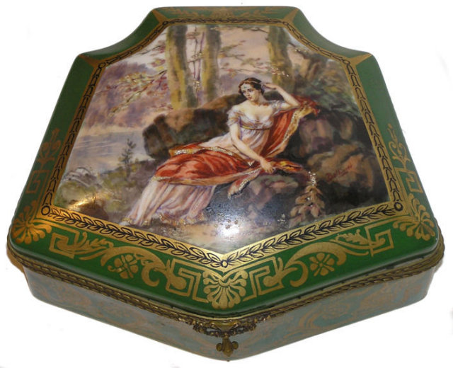 BOLLINGER French Porcelain Dresser Box