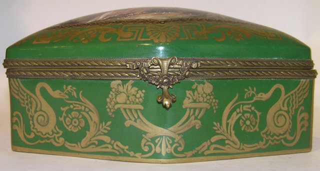 BOLLINGER French Porcelain Dresser Box