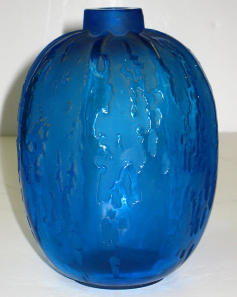 Fontaines Molded and Frosted Amethyst Glass Vase by Lalique