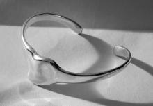 Tiffany & Co 925 Silver Solid Heart Bangle/ Bracelet by Elsa Peretti