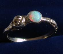 Lovey 9K yellow gold and Opal Ring with floral Shoulders