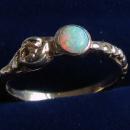 Lovey 9K yellow gold and Opal Ring with floral Shoulders