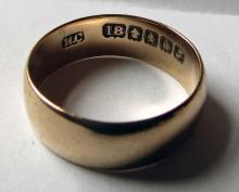Antique Scottish 18k Gold Wedding Band 1916