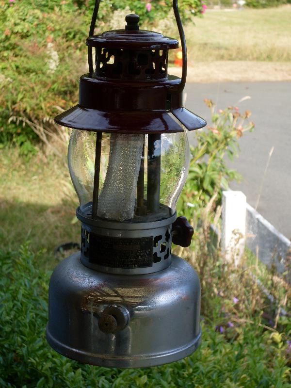 Unusual Find _ Original Sears Roebuck & Co. U.S.A. made by American Gas Lantern Co._BURGANDY color COLEMAN Style Lantern Made by AMERICAN GAS _Alloy BOX _NO SALES TAXES to USA