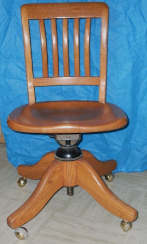 World Famous KRUG Furniture Co. 1/4 Cut or Tigers Eye SOLID OAK Swivel STENO MISSION Office Chair. Beautiful Original Condition