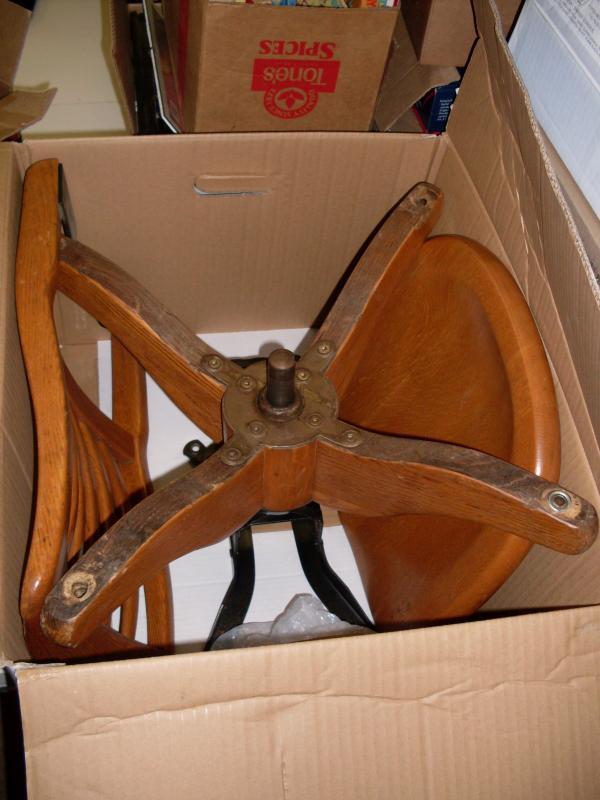 World Famous KRUG Furniture Co. 1/4 Cut or Tigers Eye SOLID OAK Swivel STENO MISSION Office Chair. Beautiful Original Condition