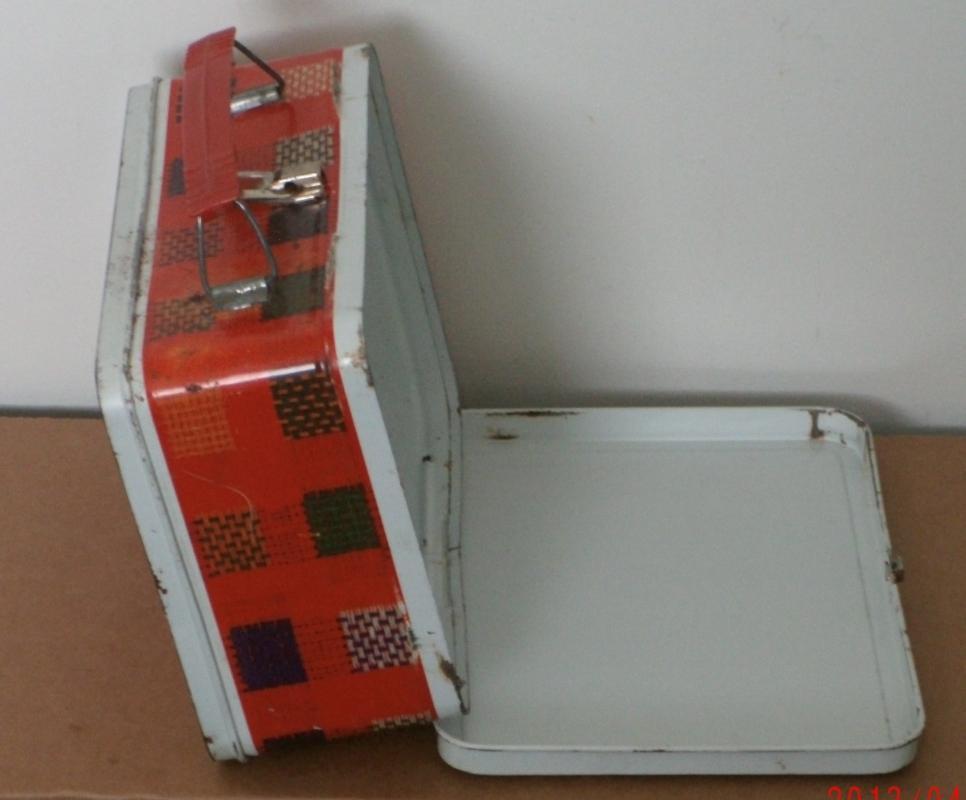 OHIO ART Plaid Woven Pattern Yellow Green Blue on RED Metal Lunch Box USA