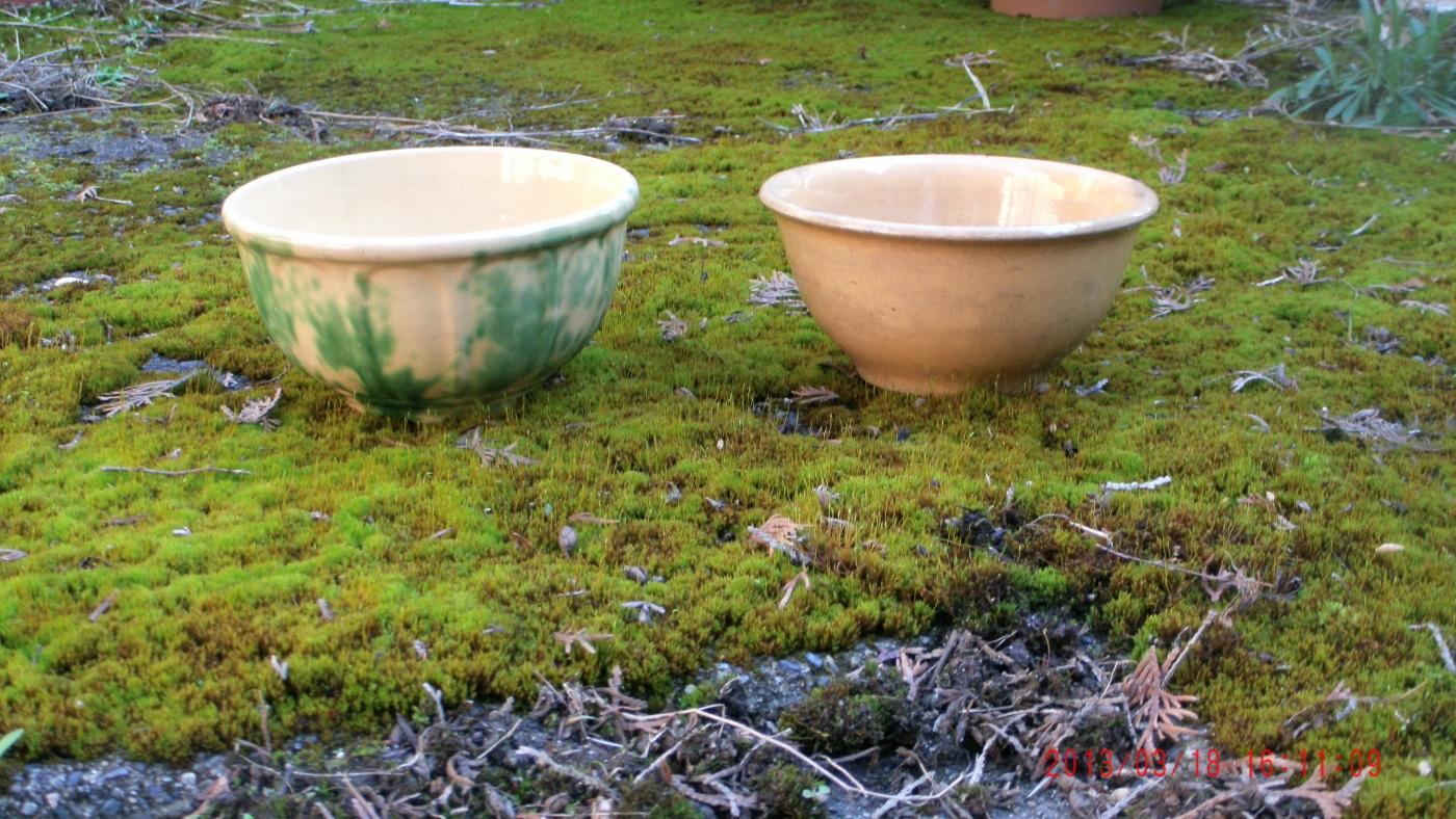 2pcs ELITE # 8 early ALBERTA POTTERIES + early MEDALTA POTTERY MIXING BOWLS
