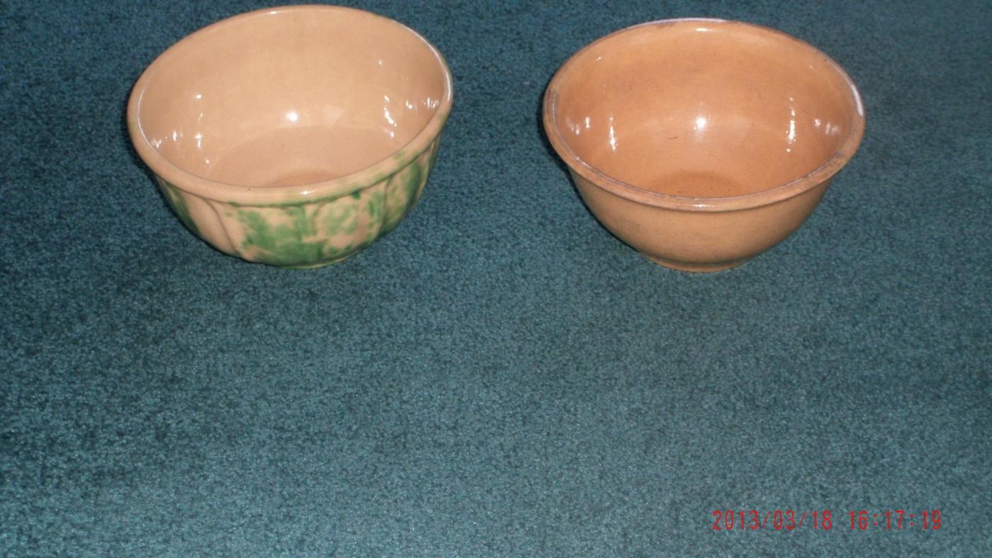 2pcs ELITE # 8 early ALBERTA POTTERIES + early MEDALTA POTTERY MIXING BOWLS