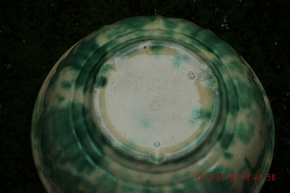 2pcs ELITE # 8 early ALBERTA POTTERIES + early MEDALTA POTTERY MIXING BOWLS