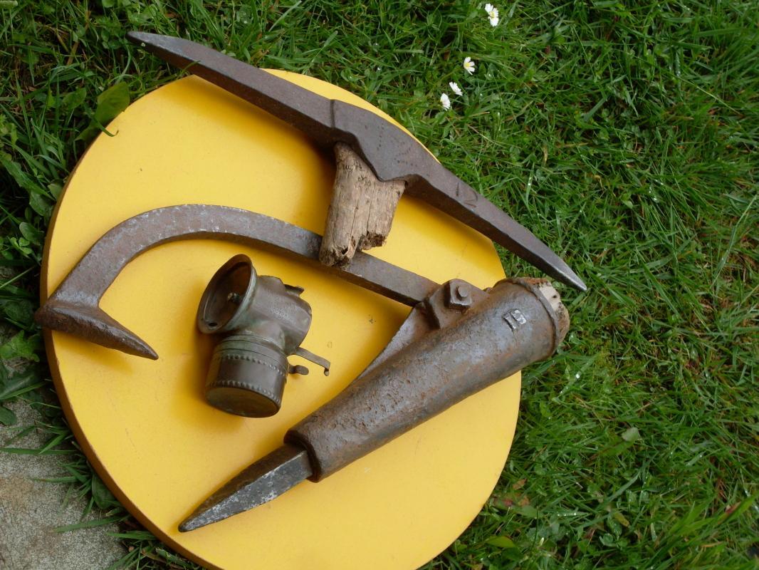 Miners Mining Artifacts Tools Peavey + Pick + Justrite Cap Lamp